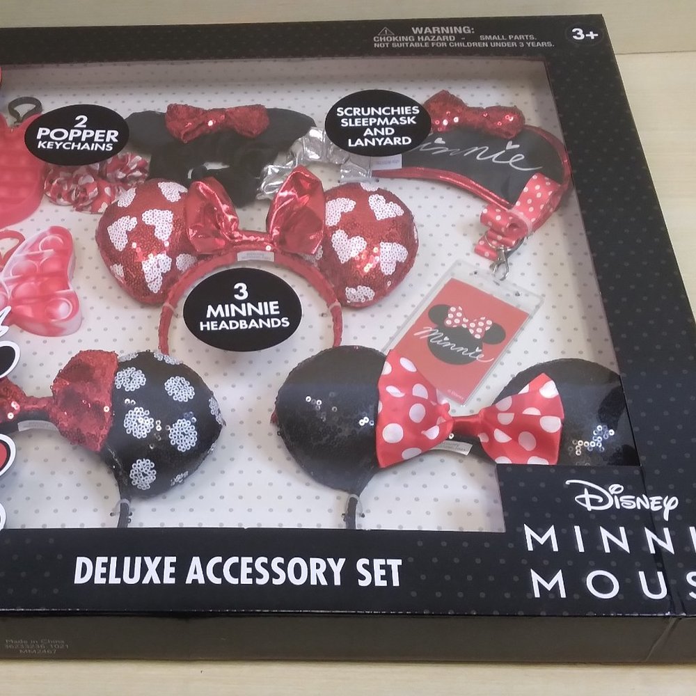Disney Exclusive Collection 3 sets of ears and plenty of extras in the b… - Picture 6 of 8